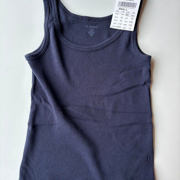 Brandy Melville Tops - NWT St. George Brandy Melville Navy Rubbed Tank